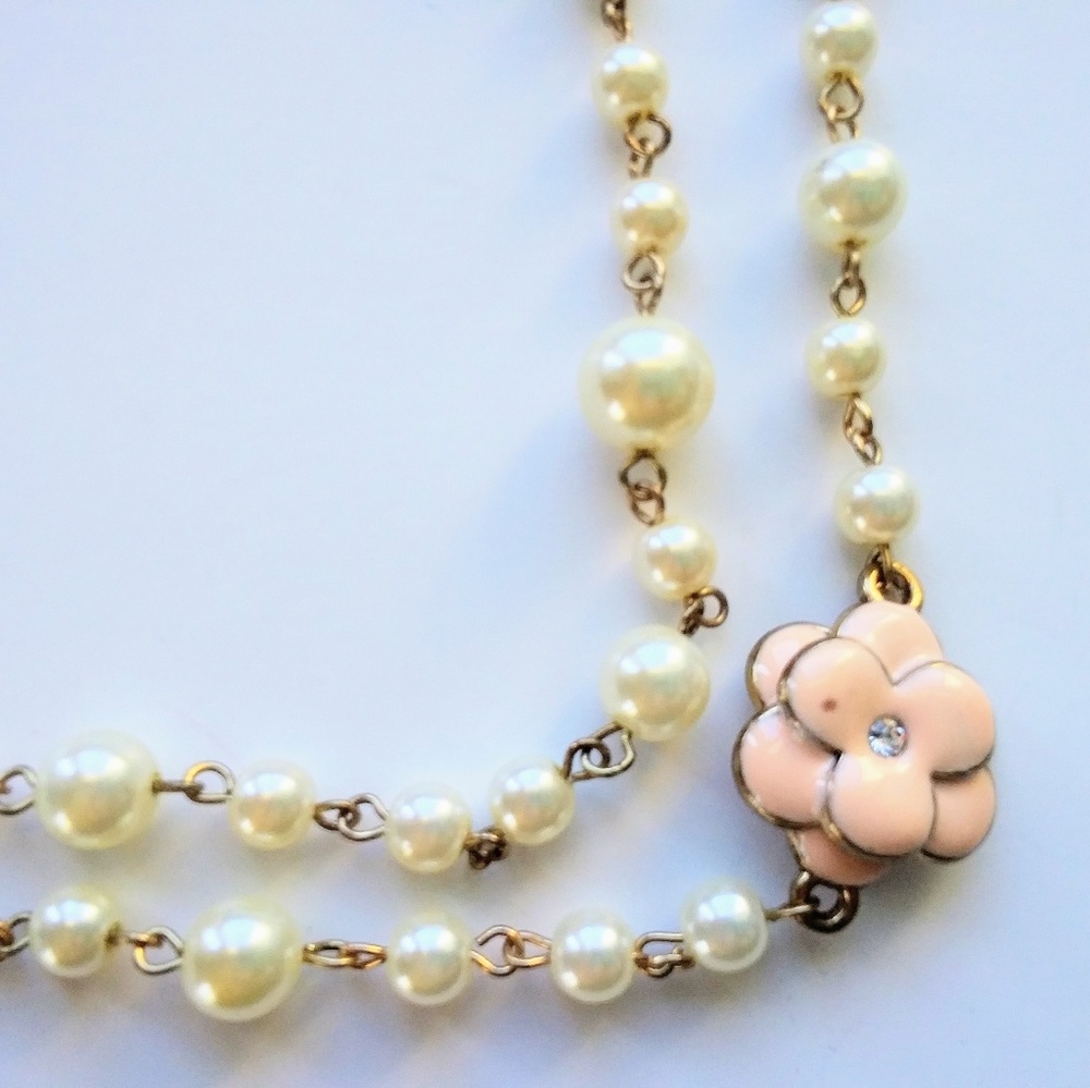 Long pearl necklace